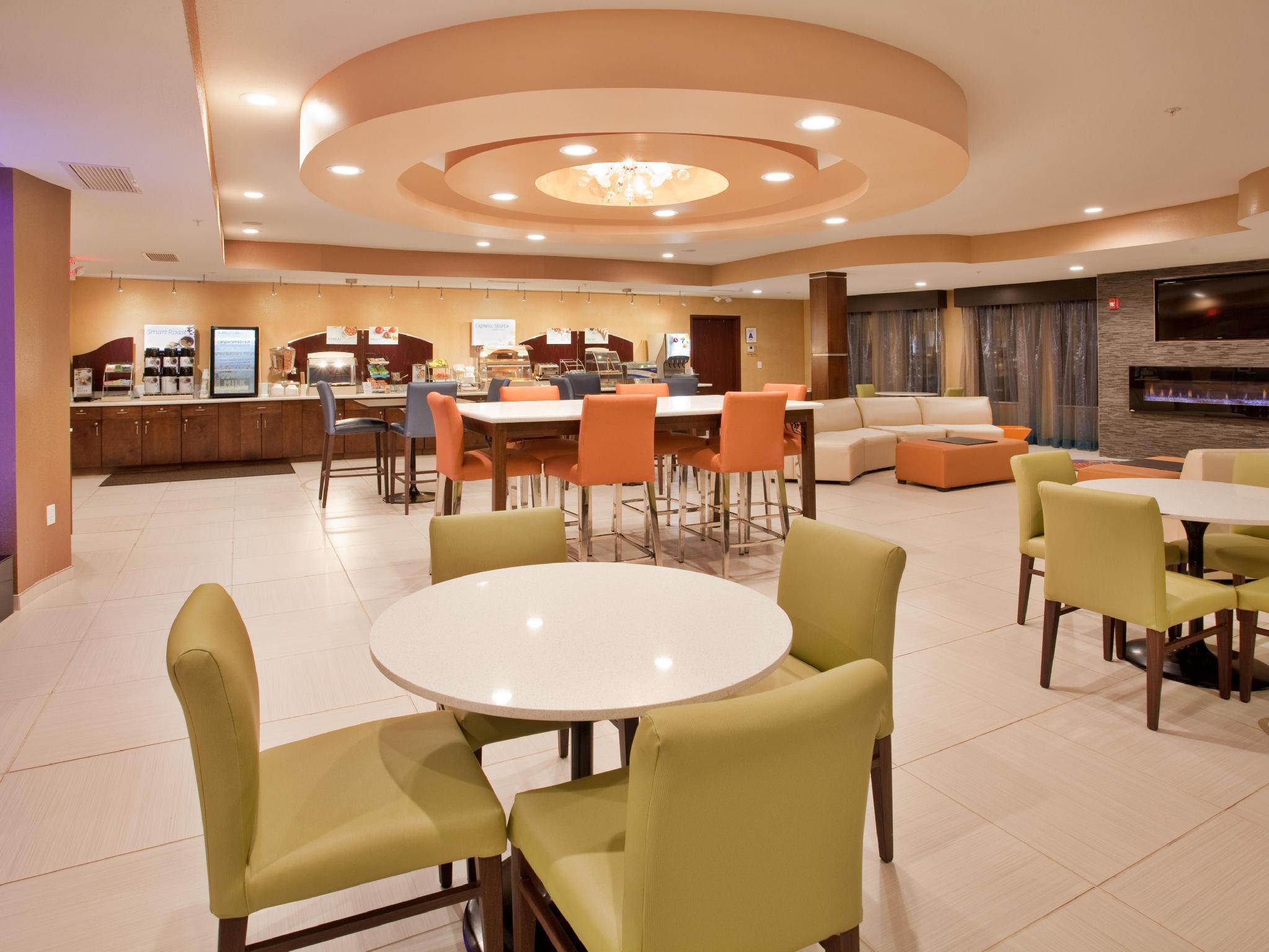 Holiday Inn Express & Suites St Louis Airport By Ihg Woodson Terrace Exterior photo