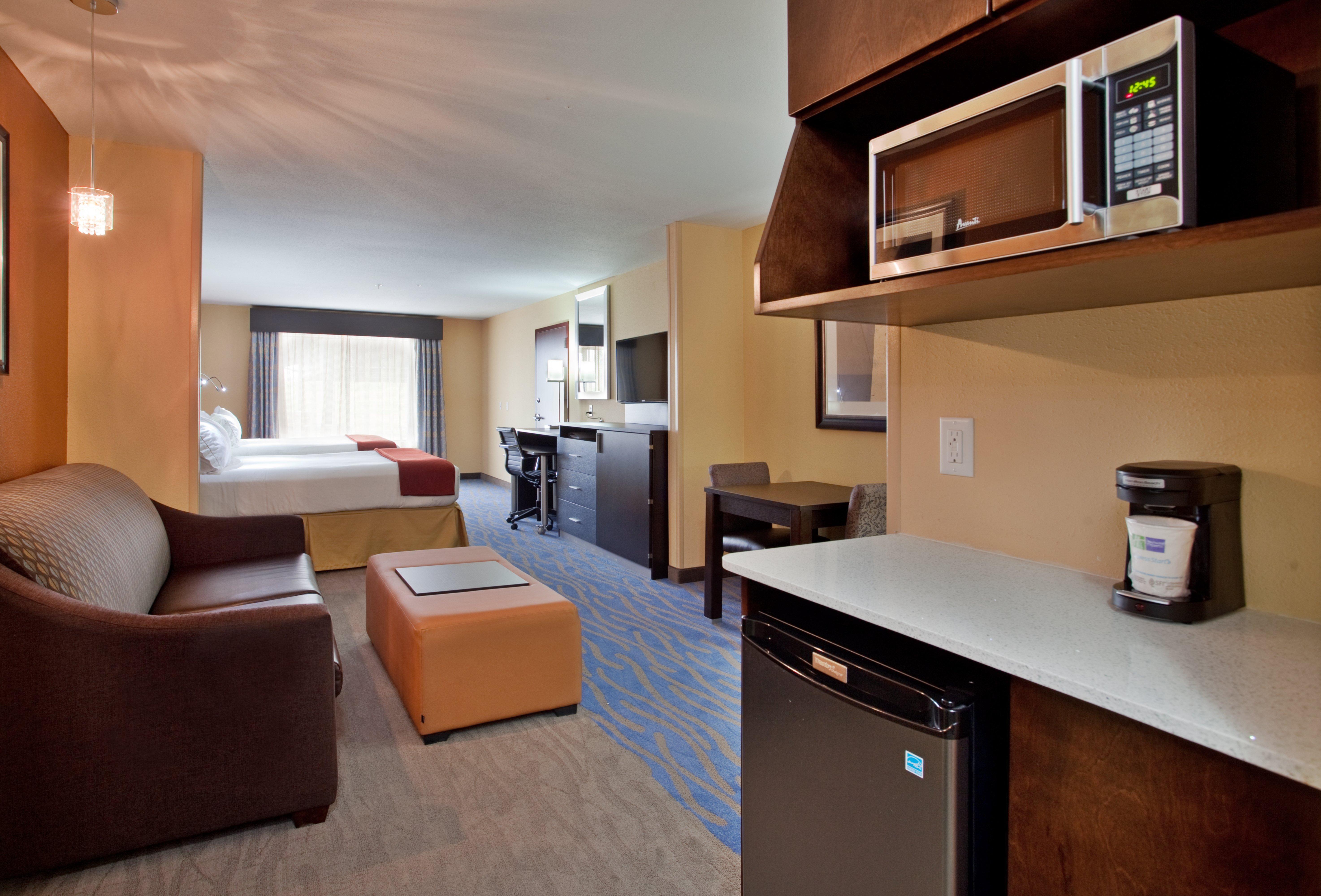 Holiday Inn Express & Suites St Louis Airport By Ihg Woodson Terrace Exterior photo