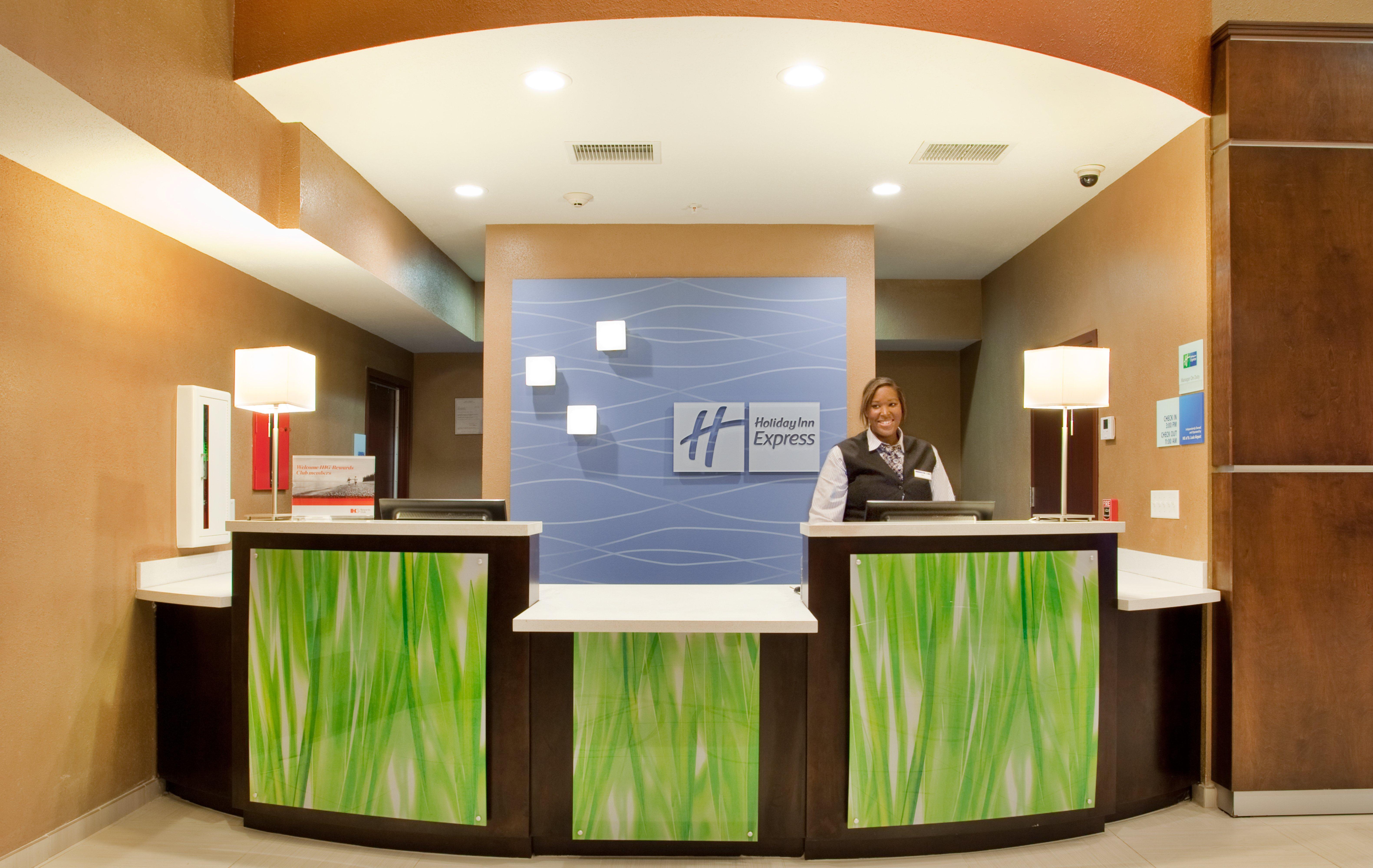 HOTEL HOLIDAY INN EXPRESS & SUITES ST LOUIS AIRPORT SAINT LOUIS, MO 2*  (United States) - from US$ 149 | BOOKED