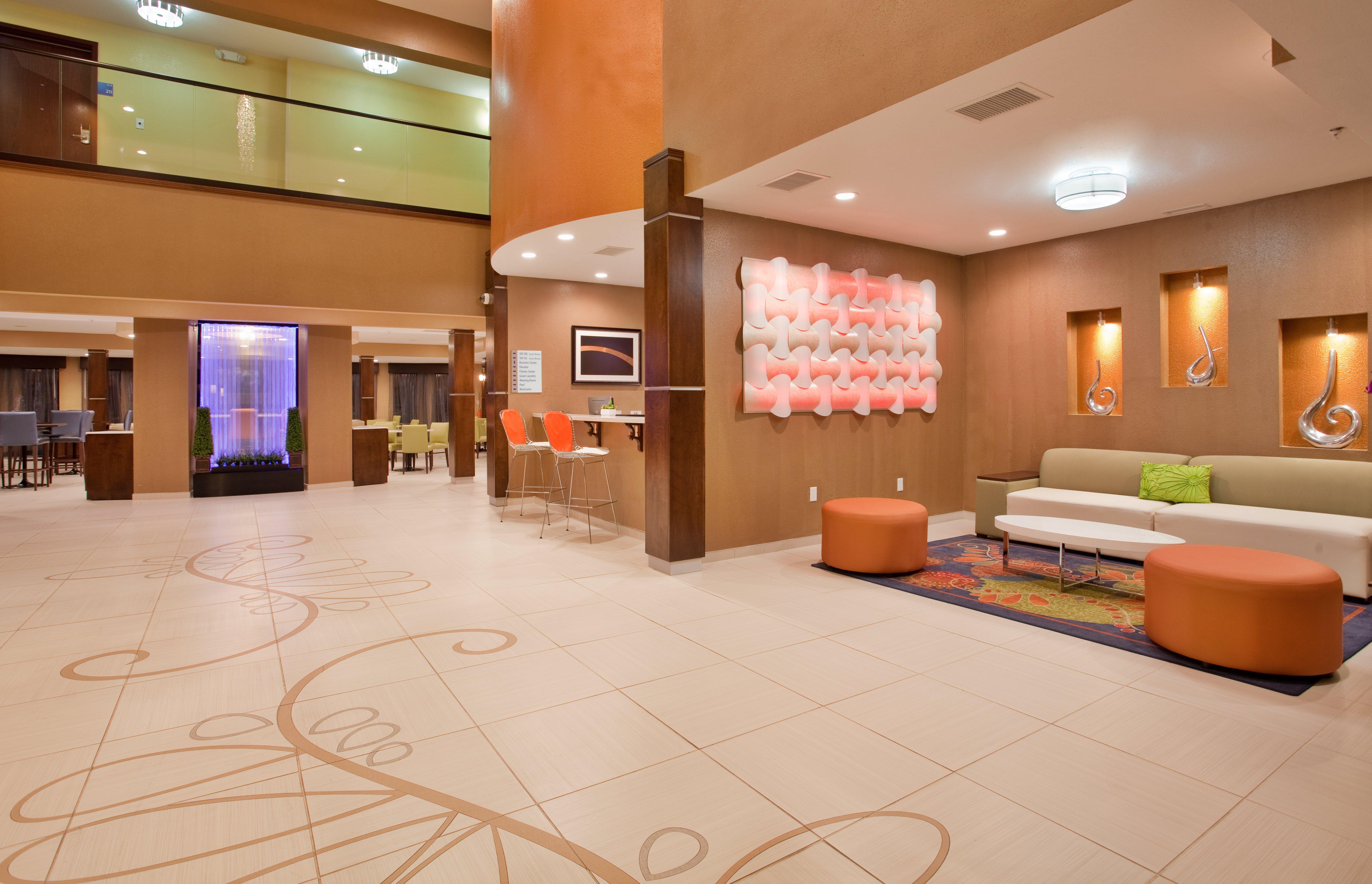 Holiday Inn Express & Suites St Louis Airport By Ihg Woodson Terrace Exterior photo