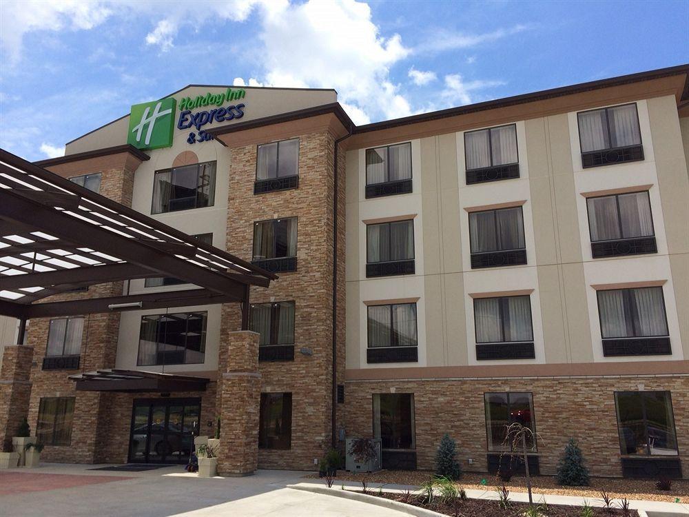 Holiday Inn Express & Suites St Louis Airport, An Ihg Hotel Woodson Terrace Exterior photo